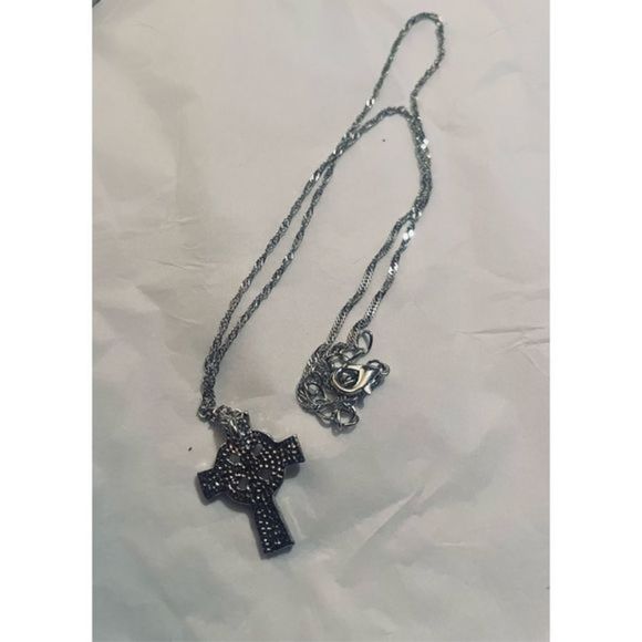 Cute SILVER CELTIC CROSS NECKLACE - Picture 3 of 7